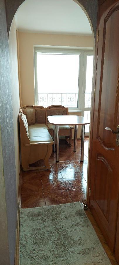 Apartment On Patriarkha Mstyslava Skrypnyka Street เคียฟ ภายนอก รูปภาพ