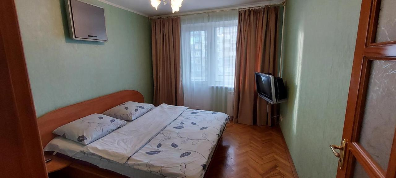 Apartment On Patriarkha Mstyslava Skrypnyka Street เคียฟ ภายนอก รูปภาพ