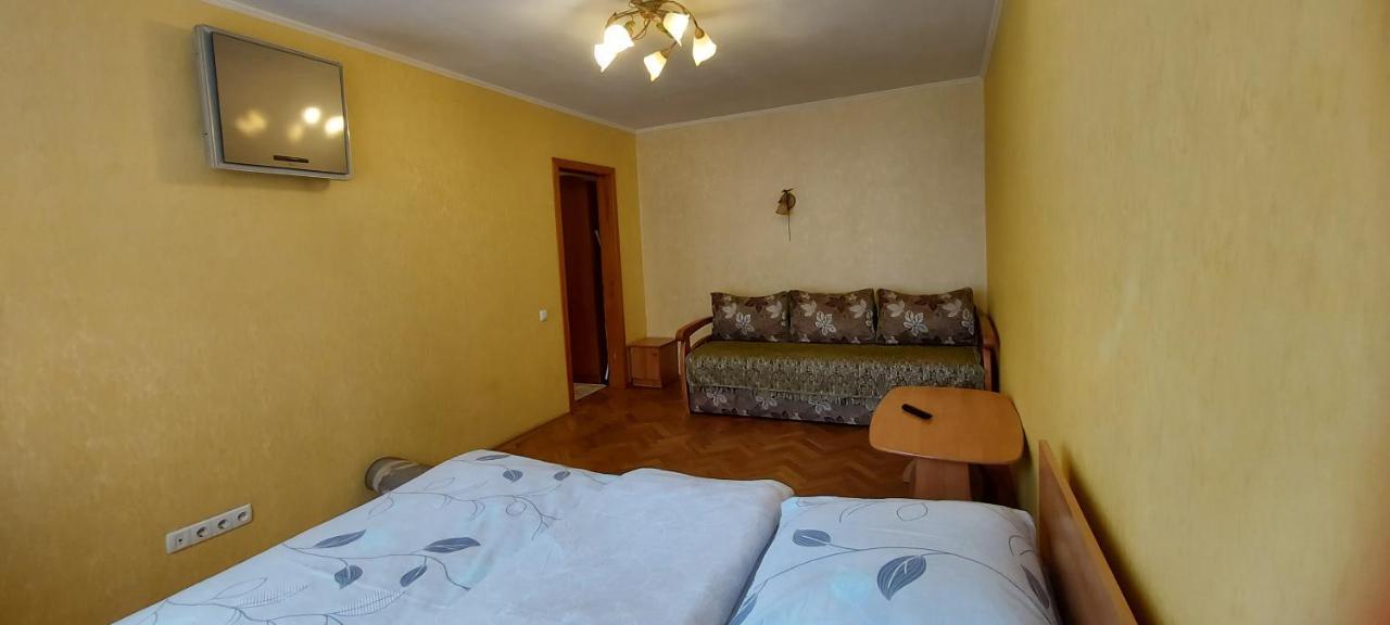 Apartment On Patriarkha Mstyslava Skrypnyka Street เคียฟ ภายนอก รูปภาพ