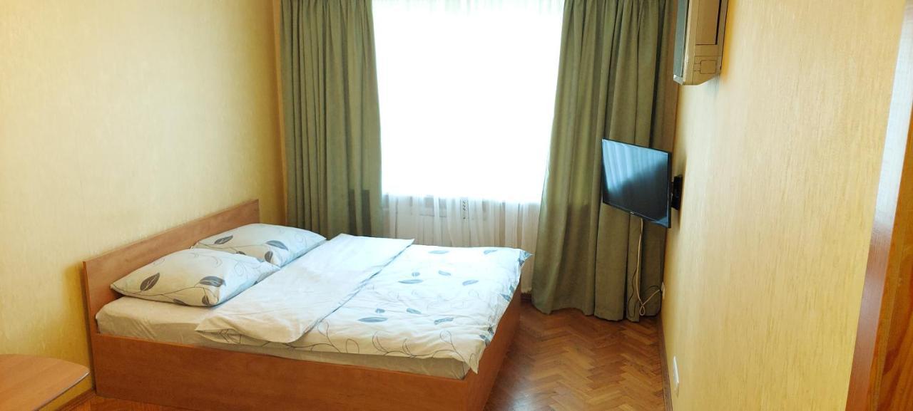 Apartment On Patriarkha Mstyslava Skrypnyka Street เคียฟ ภายนอก รูปภาพ
